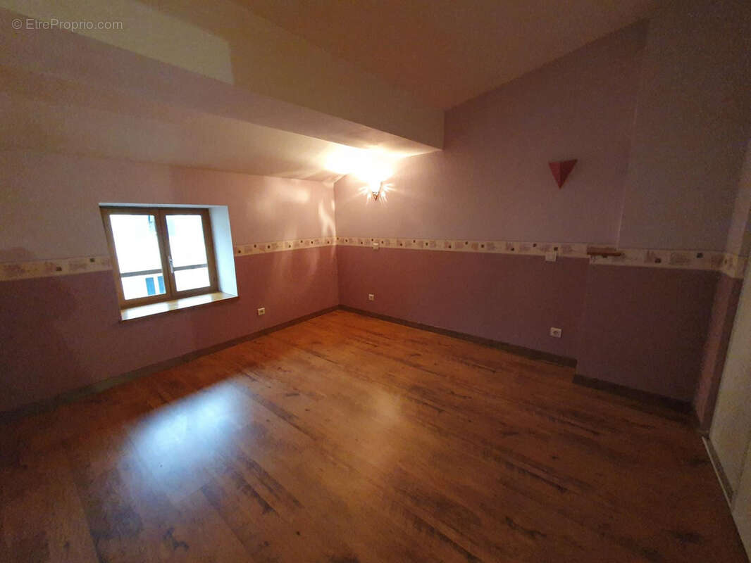 Appartement à SAINT-LAURENT-SUR-SAONE