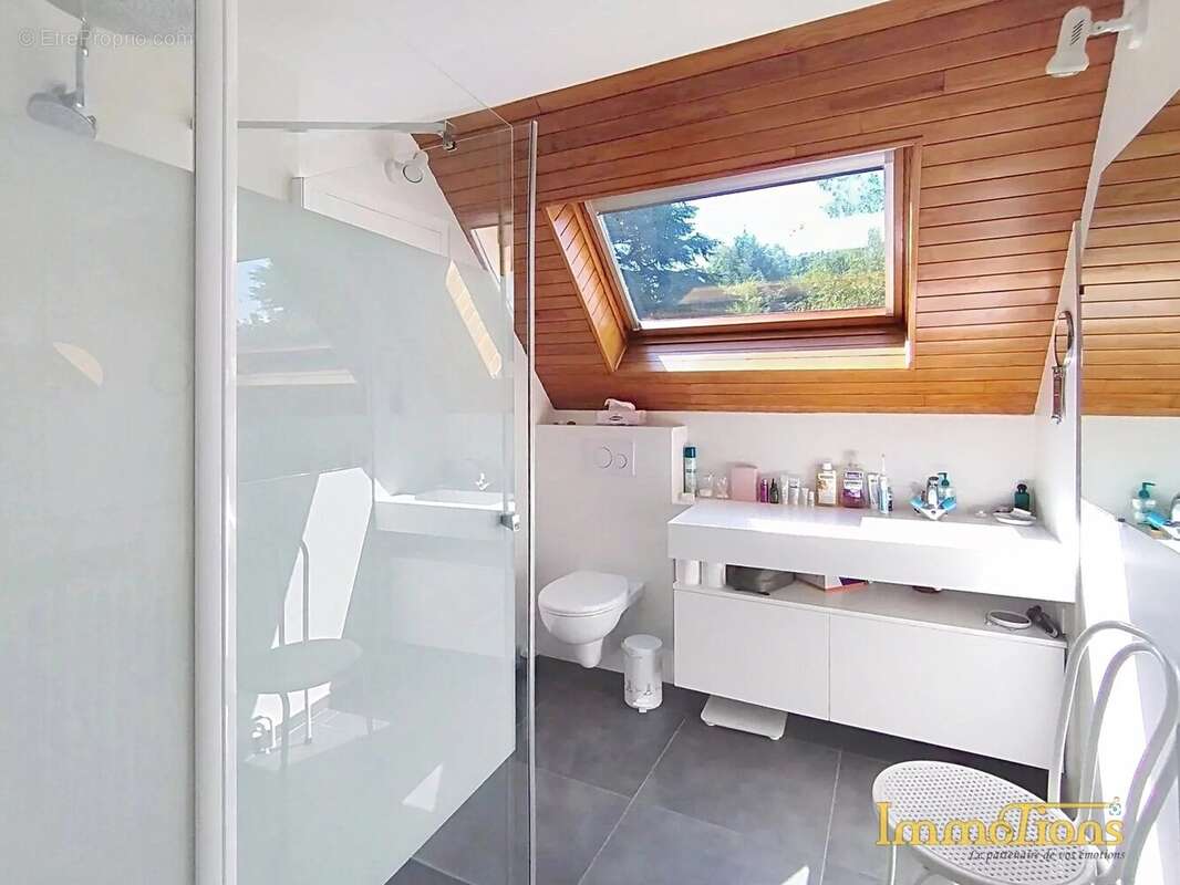 SAINT-MARCELLIN – Maison d’architecte de plus de 200 m², 6 chambres et piscine - photo 16