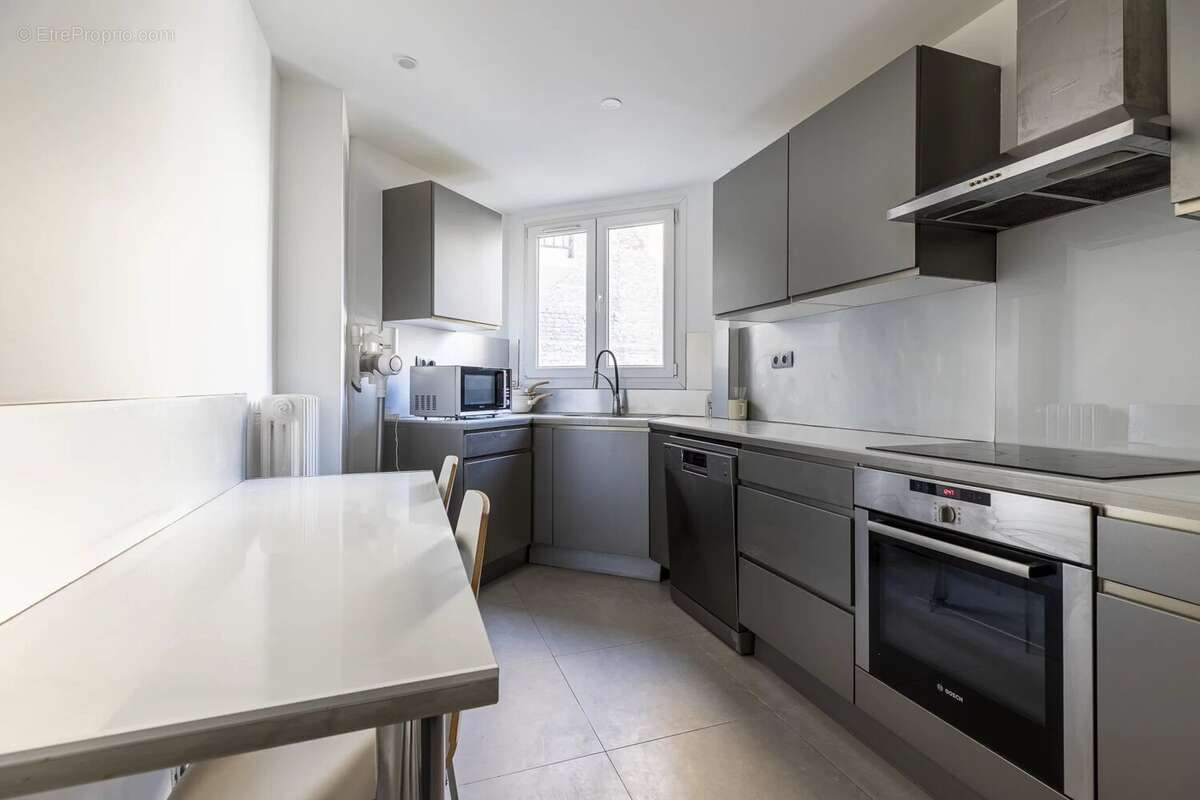 Appartement à PARIS-17E