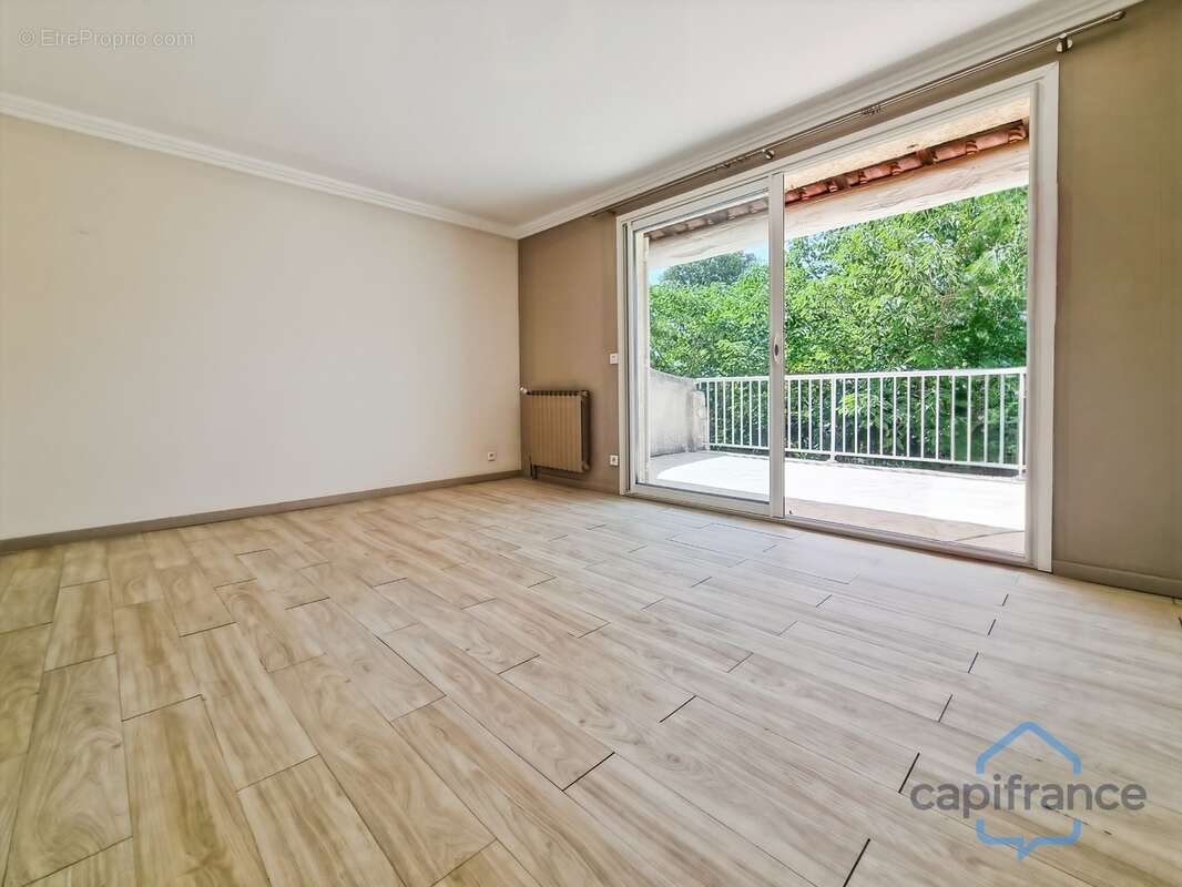 Maison de 212m² avec 6 pièces et une dépendance T2 - Terrain arboré de 800m² - Garage - Restinclières (34160) - photo 11