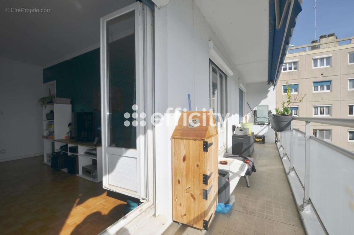 Appartement à DECINES-CHARPIEU