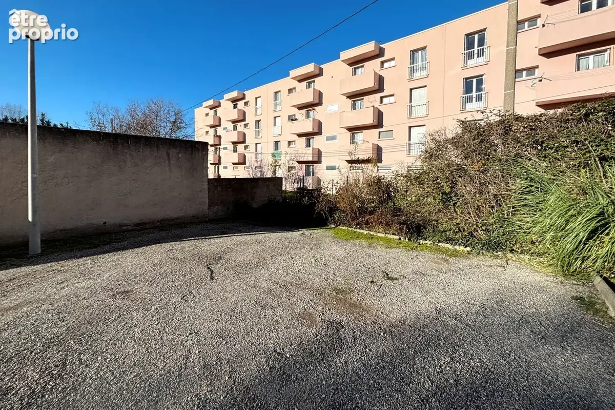 Exclusivité à Gardanne, lot de 3 parkings en extérieur - photo 2