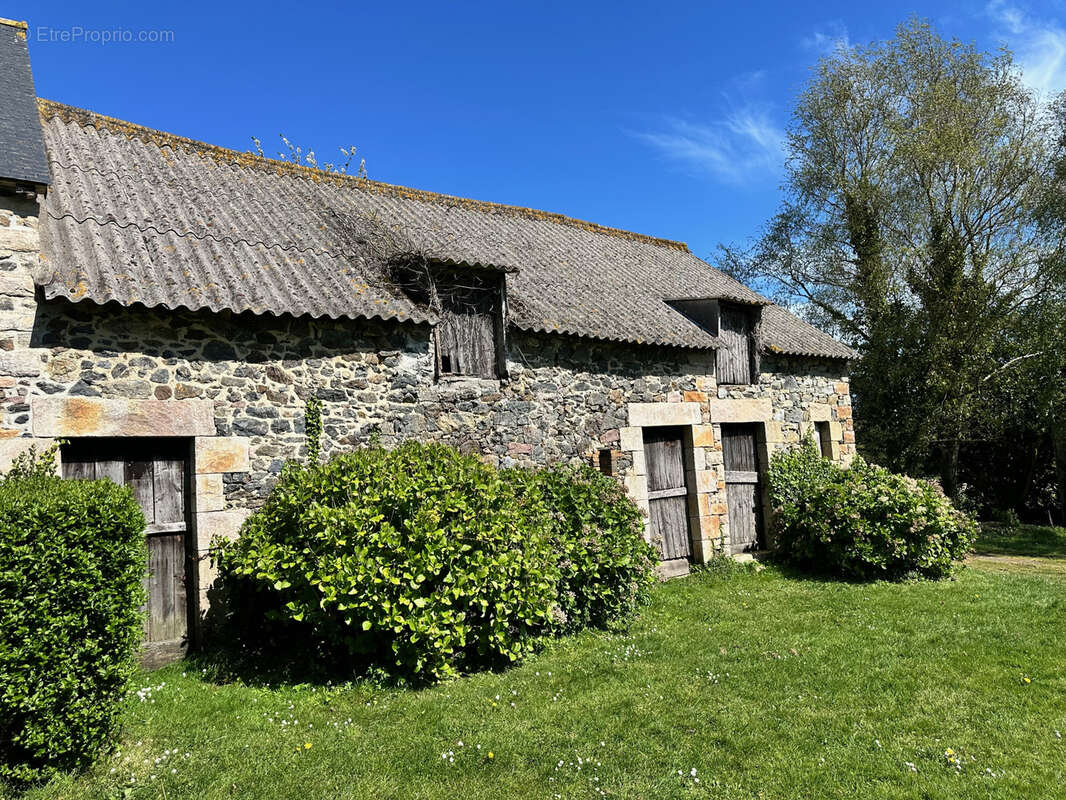 Maison à HENANBIHEN