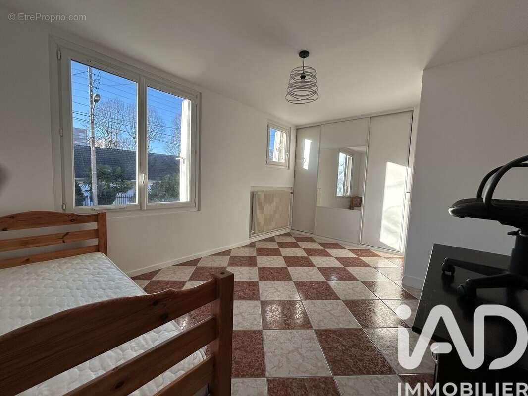 Photo 6 - Maison à VILLIERS-LE-BEL