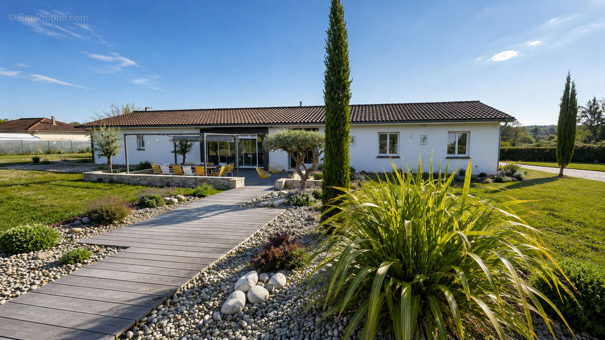 Maison à VILLEFRANCHE-DE-LONCHAT