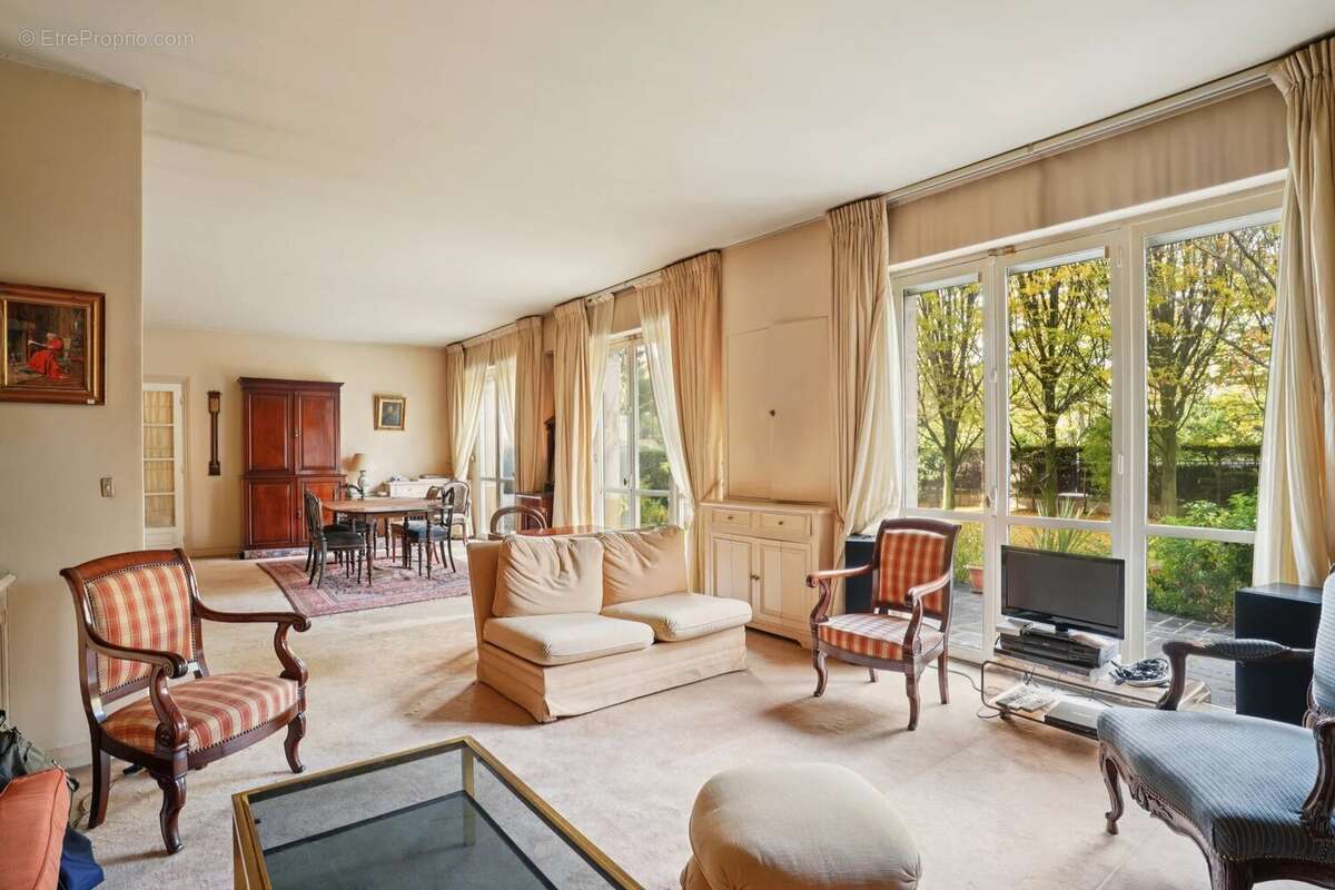 Appartement à NEUILLY-SUR-SEINE