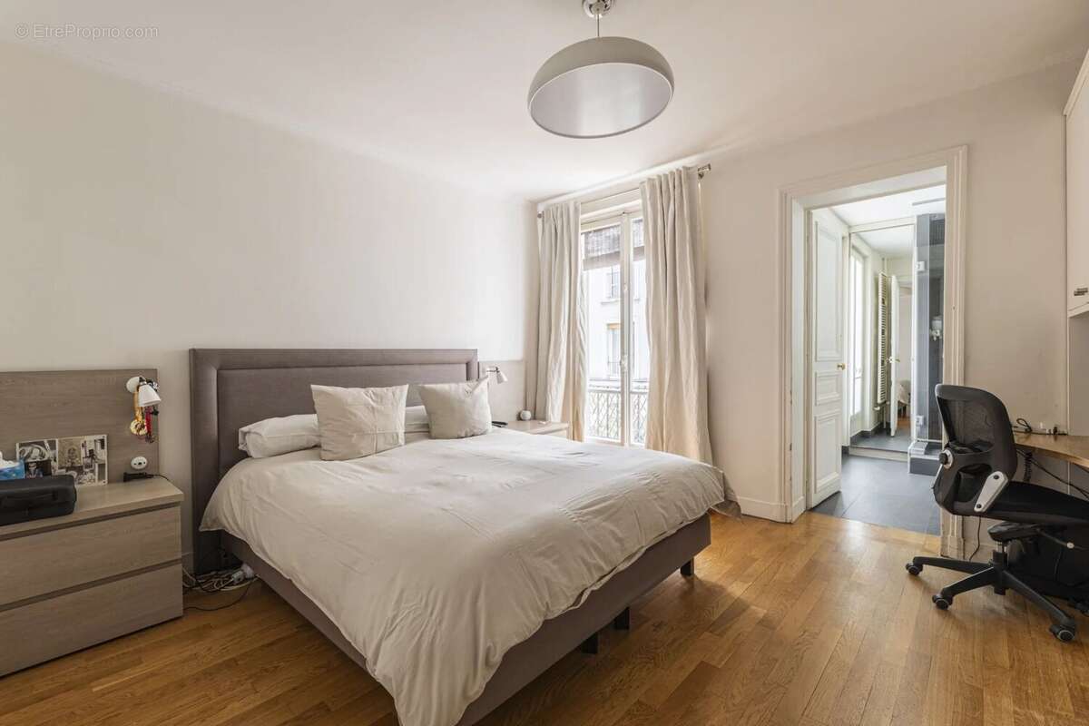 Appartement à PARIS-17E