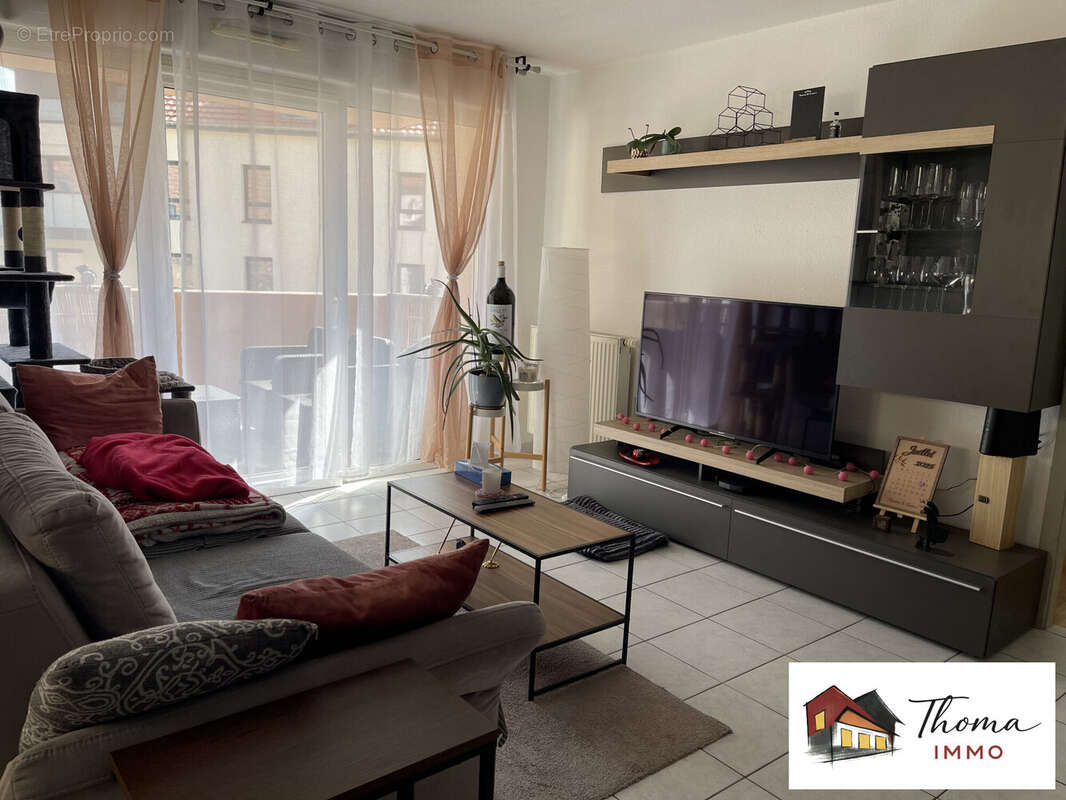 Salon avec accès balcon - Appartement à SIERENTZ