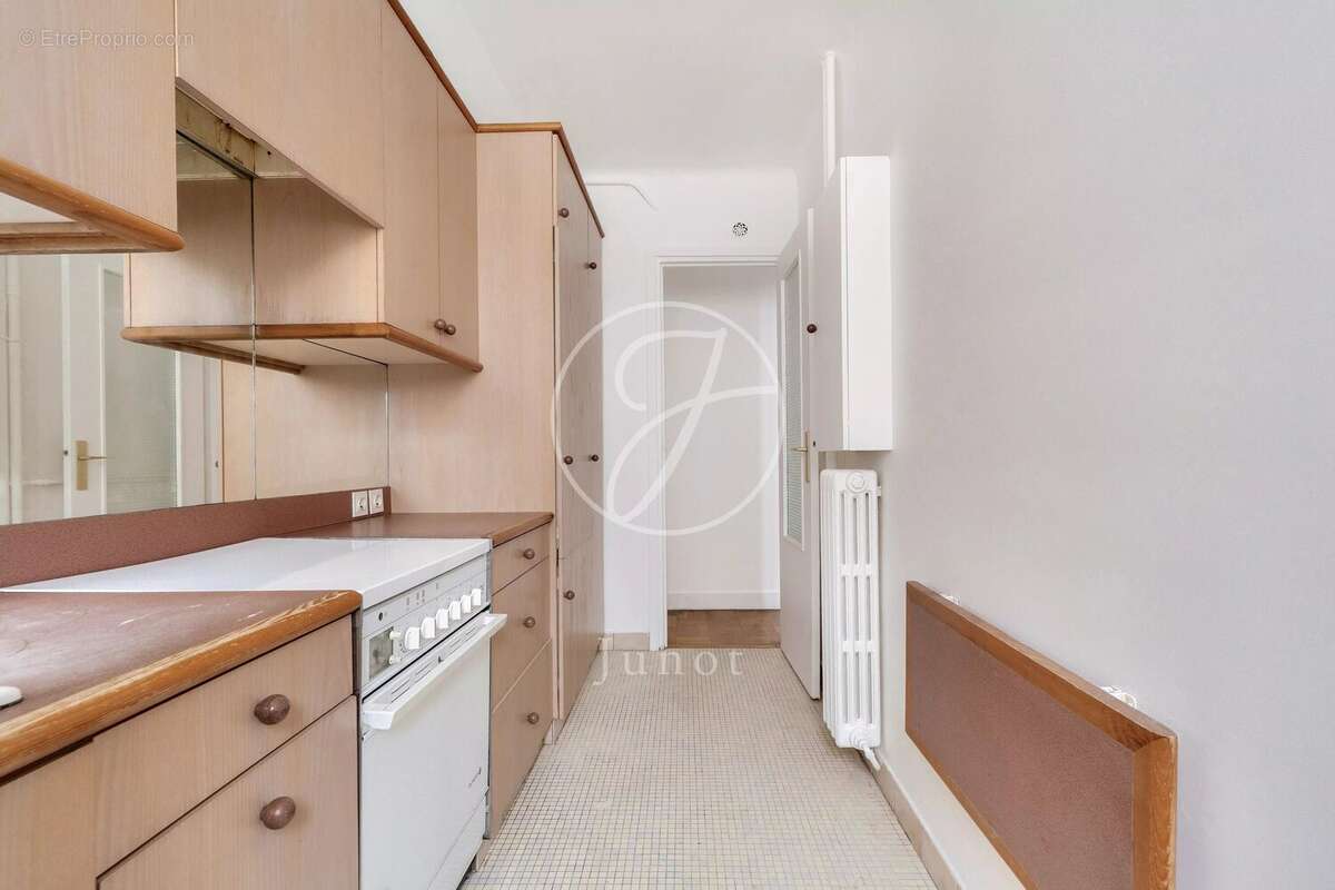 Appartement à PARIS-16E