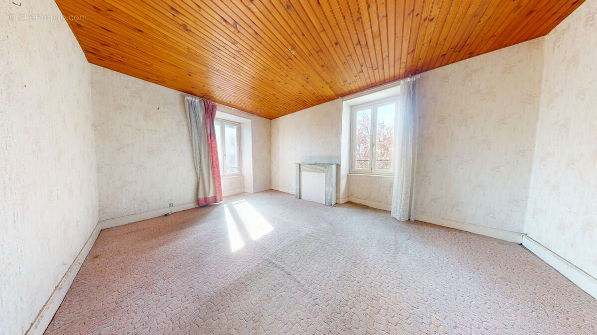 Sauxillanges- Maison de village 105m2 habitables avec 3 chambres - Jardin et garage - photo 5
