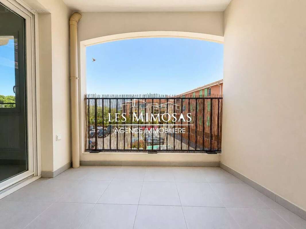 Appartement à ROQUEBRUNE-SUR-ARGENS