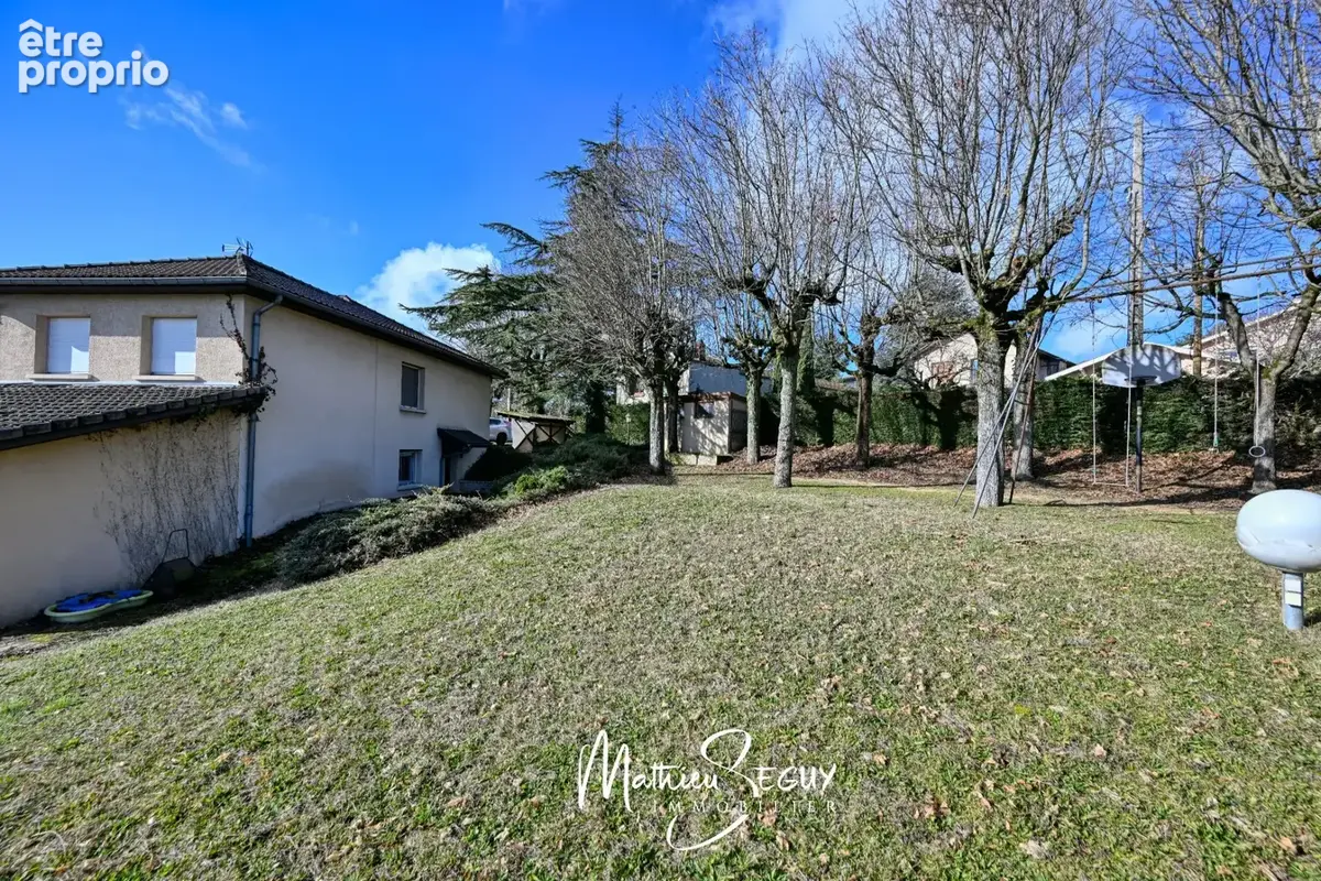VAUGNERAY - Terrain à bâtir pour une maison P4 à étage + garage - photo 4