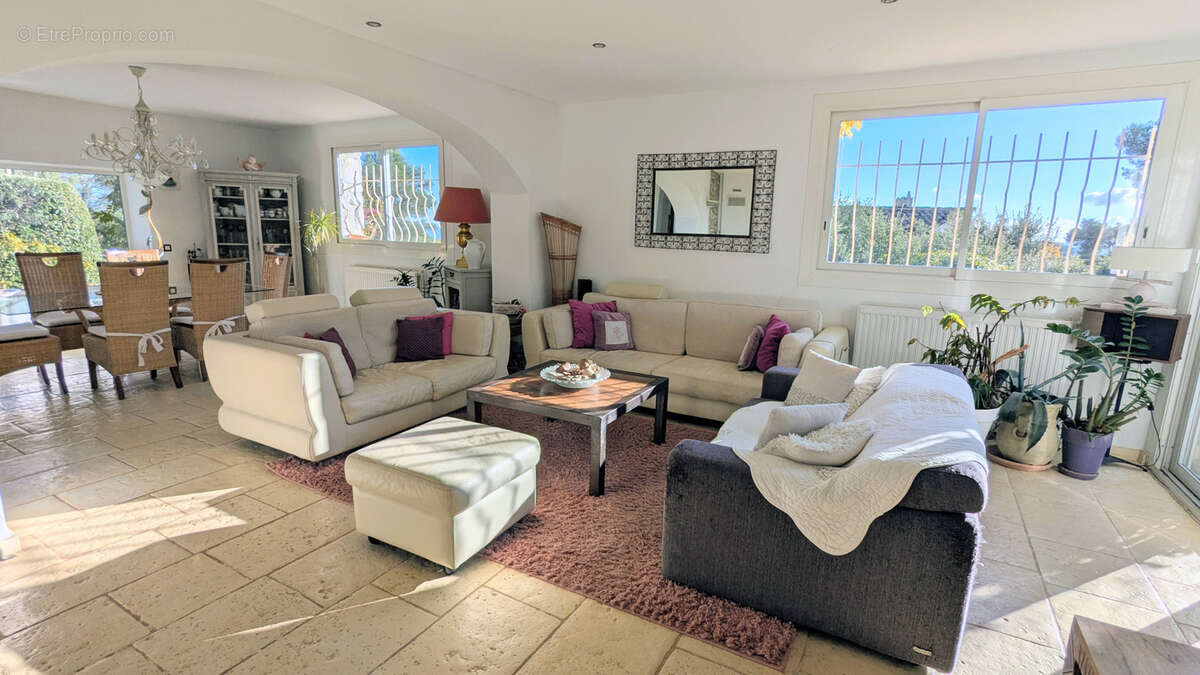 Maison à TOURRETTES-SUR-LOUP