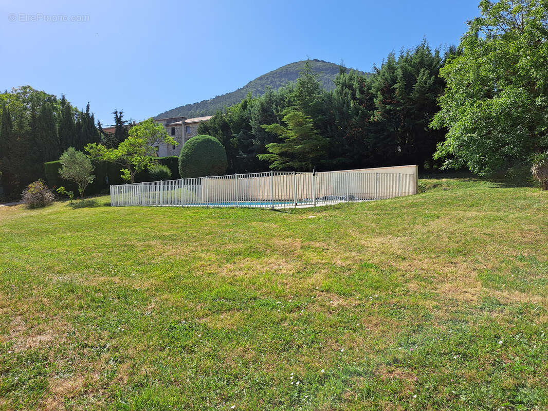 Grande maison sur un terrain de 15 780m2 avec une piscine et un garage de 52m2 - photo 41