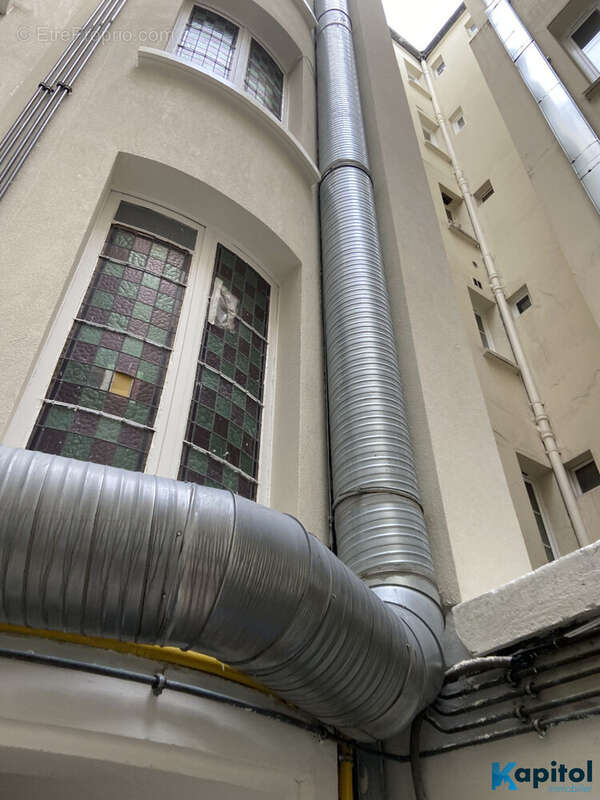 Autre à PARIS-9E