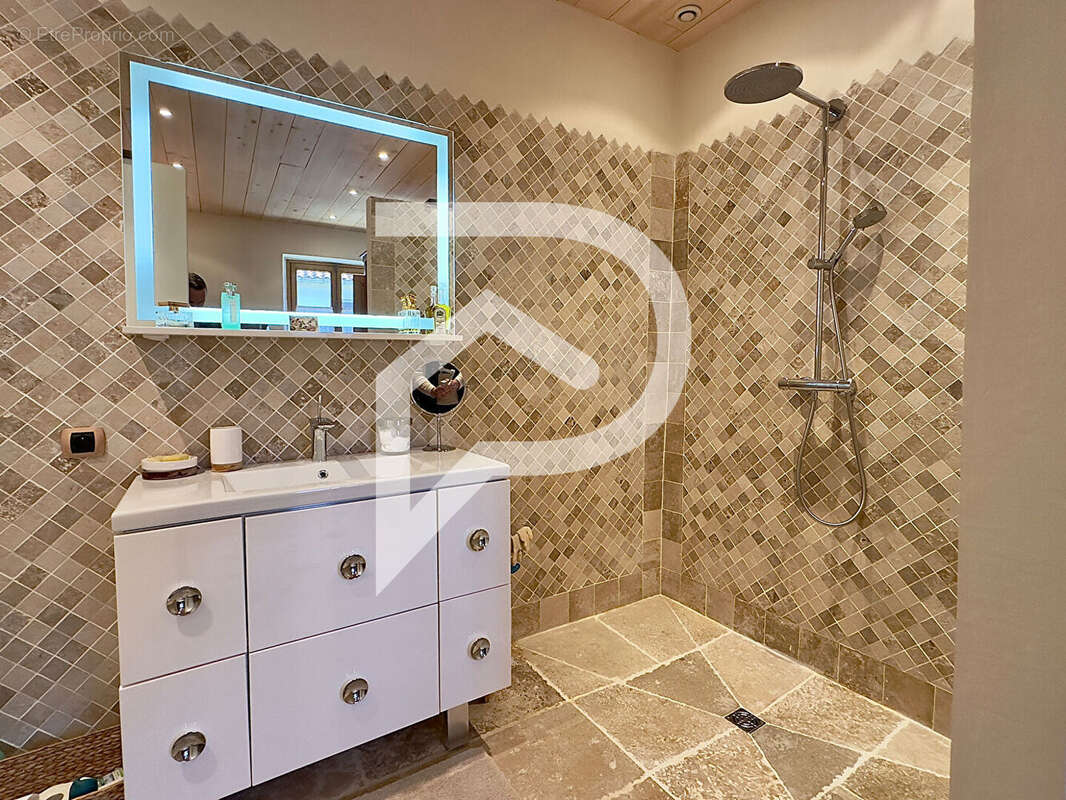 Maison à SAINT-FRONT-DE-PRADOUX