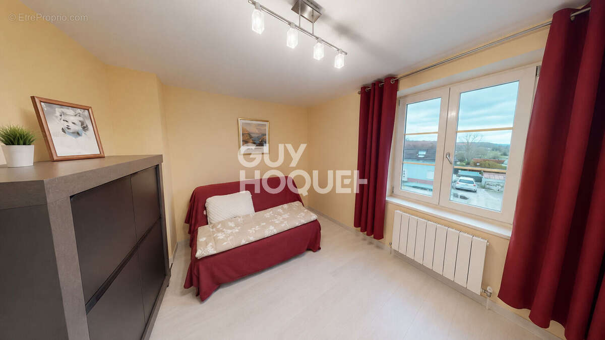 Appartement à ROUGEMONT-LE-CHATEAU