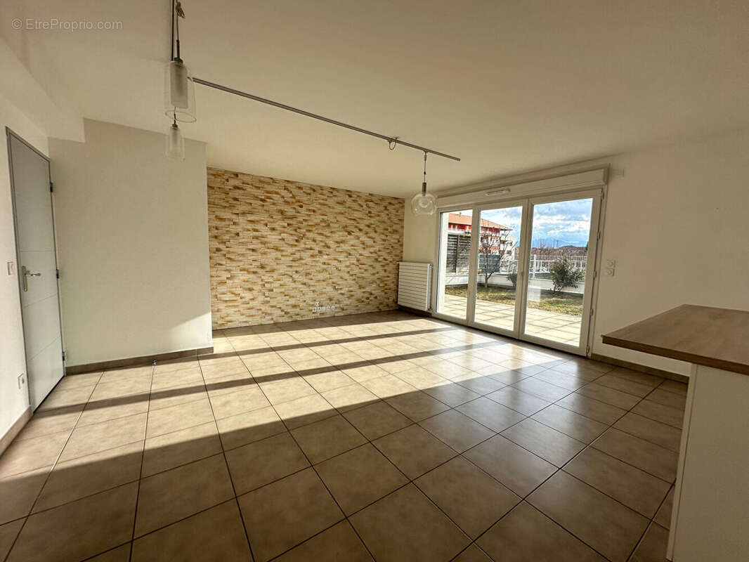 Appartement à VILLE-LA-GRAND