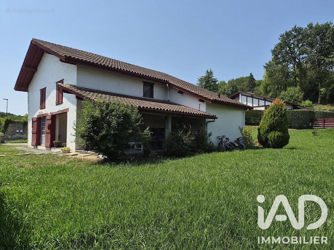 Maison 6 pièces 180 m² · à Briscous · 180 m² · 735 000 €