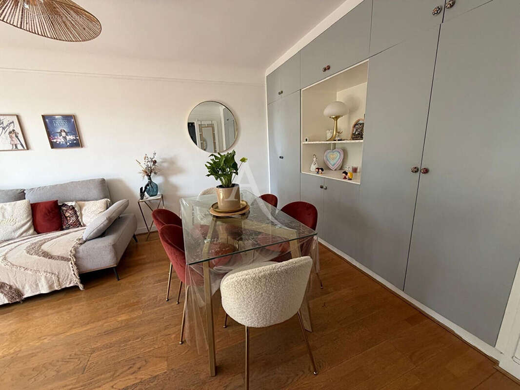 Appartement à LES PAVILLONS-SOUS-BOIS