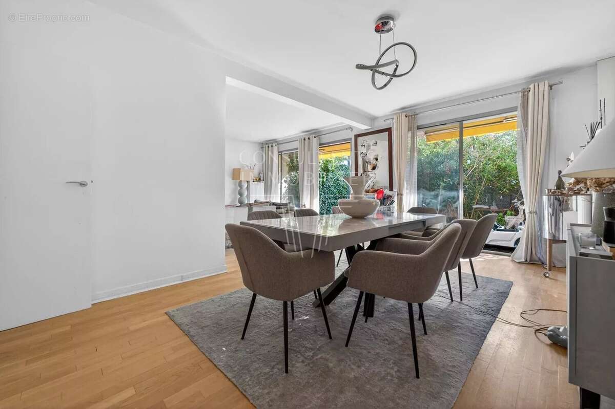 Appartement à NEUILLY-SUR-SEINE