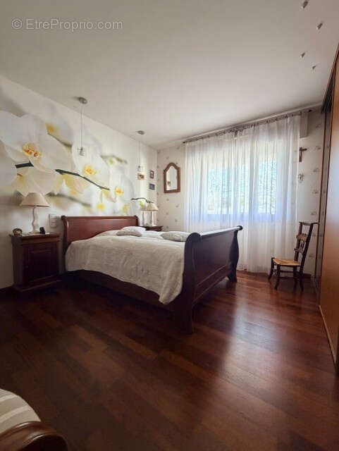 Maison à YGOS-SAINT-SATURNIN