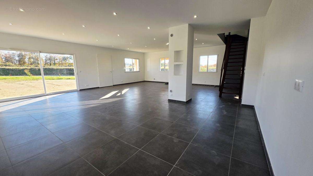 Maison à SAINT-NIZIER-LE-DESERT