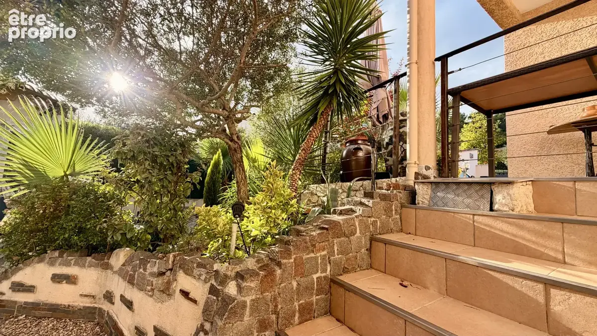 Villa indépendante de 161m2, 2 garages , avec un beau potentiel, à 5 minutes du Lac du Salagou ! - photo 2