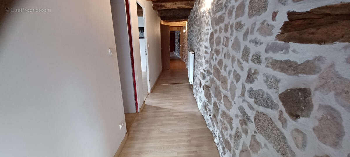 Maison à ENTRAYGUES-SUR-TRUYERE