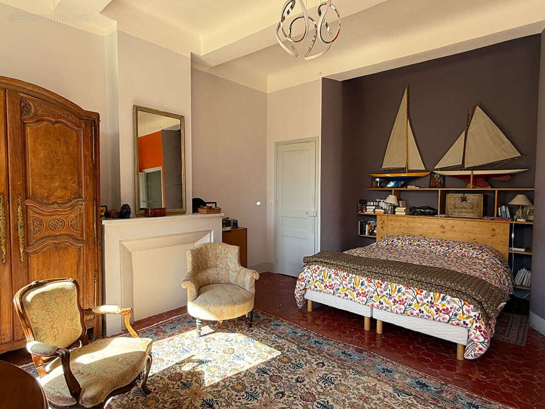 Maison à LA ROQUE-D&#039;ANTHERON