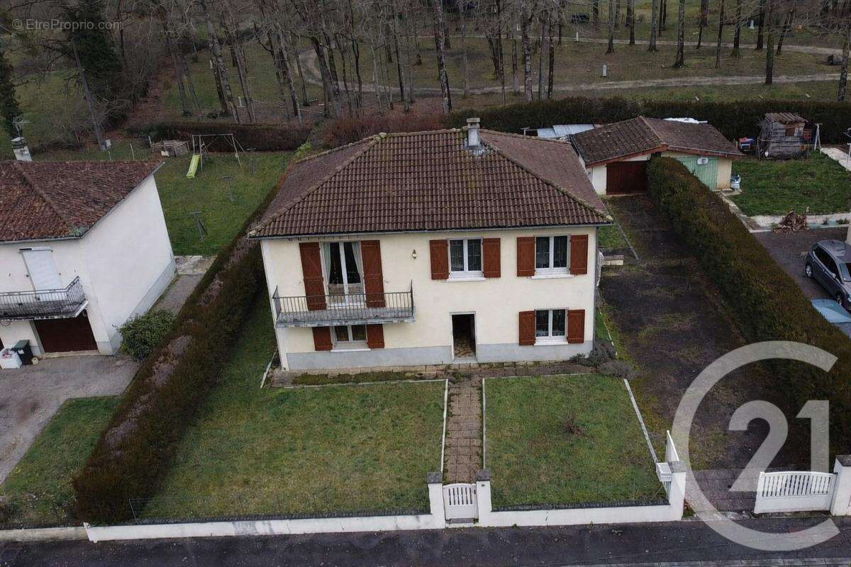 Maison à SAINT-LAURENT-SUR-GORRE