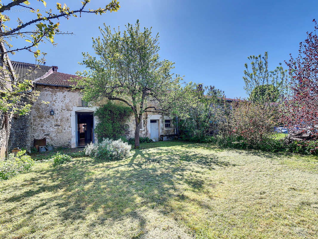 Maison à LONGCHAMPS-SUR-AIRE
