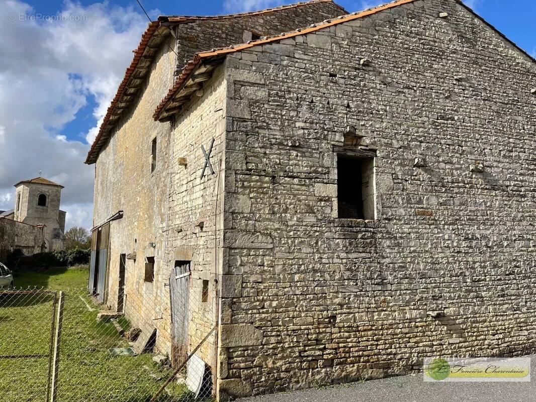 Maison à SAINT-FRAIGNE