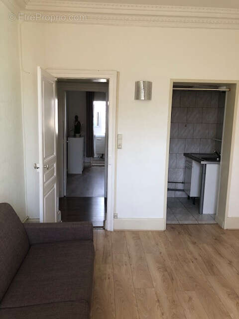 Appartement meublé Loué proche école Kiné - photo 6