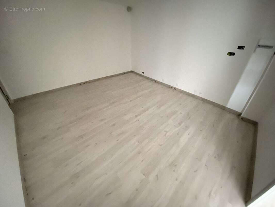 Commerce à VILLENOY