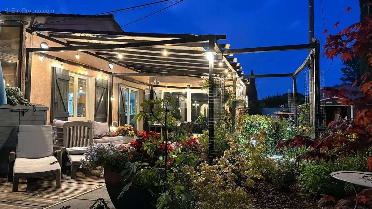 Maison à ENTRECASTEAUX