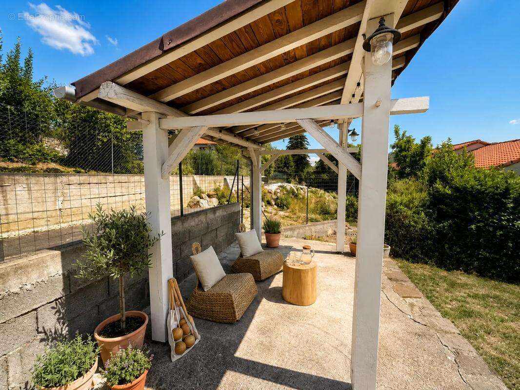 Maison de caractère entièrement rénovée – 173 m² – Terrain de 1 100 m² – Romagnat - photo 13