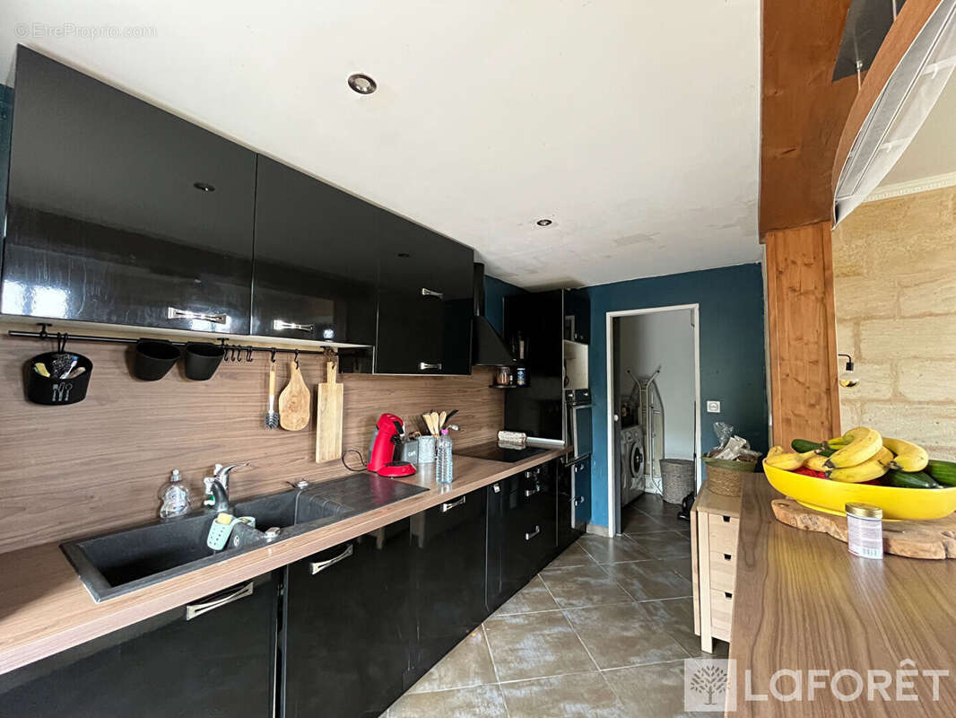 Maison en pierre Ambares Et Lagrave - 85 m2 - 3 chambres - photo 3