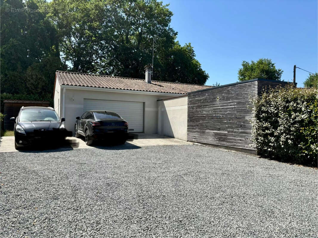 Maison à LEOGNAN