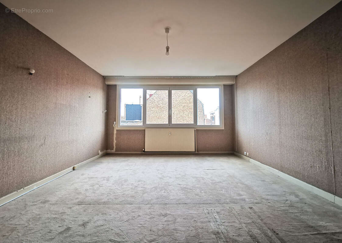 LILLE  Quartier Saint - Maurice Pellevoisin -  T3  67.09 m2  avec garage aérien et cave  . - photo 8