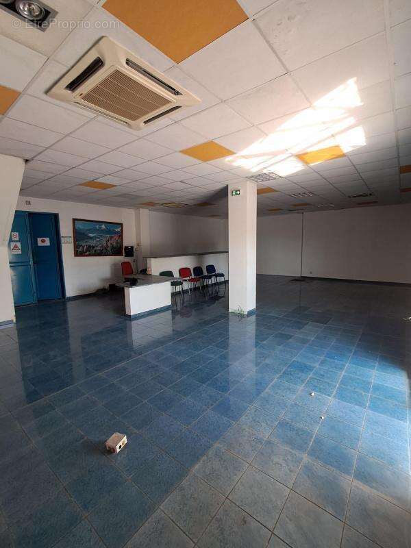 Commerce à LA POSSESSION