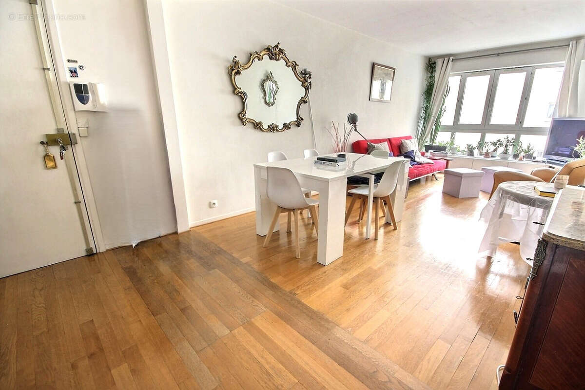 Appartement à PARIS-3E