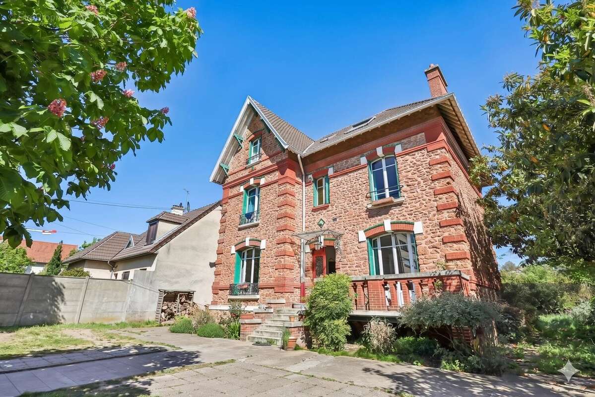 Maison à SAINT-MAUR-DES-FOSSES