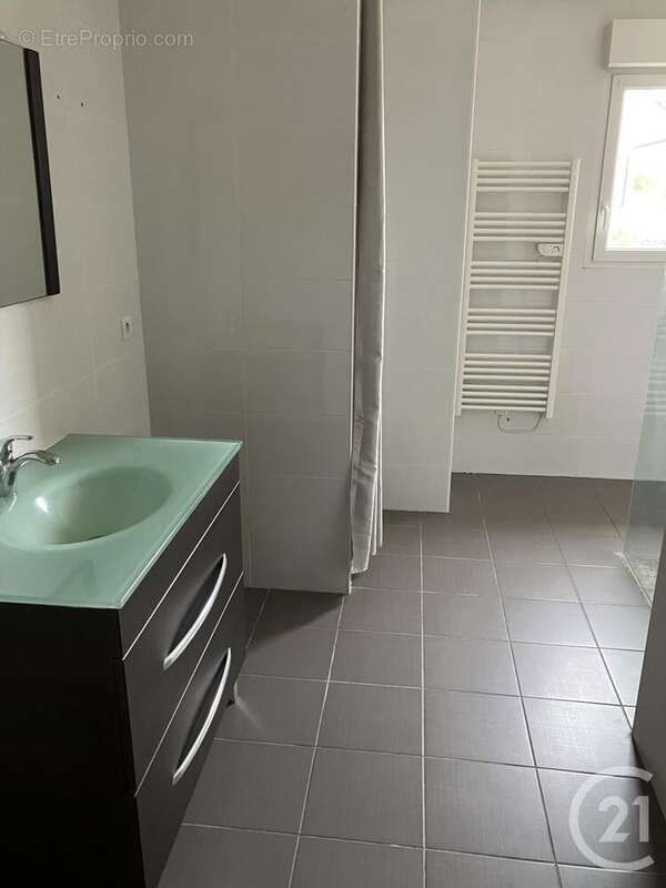 Maison à MONCETZ-LONGEVAS