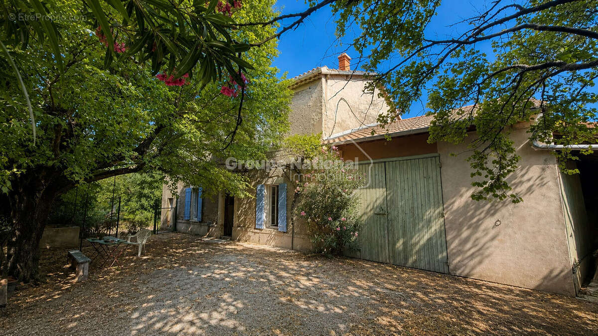 Exclusivité - Mas à restaurer - Le charme de la Provence - photo 2