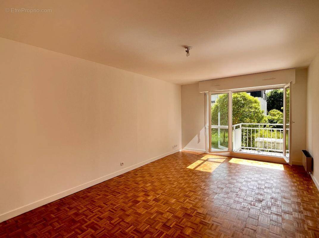 Appartement à LA GARENNE-COLOMBES
