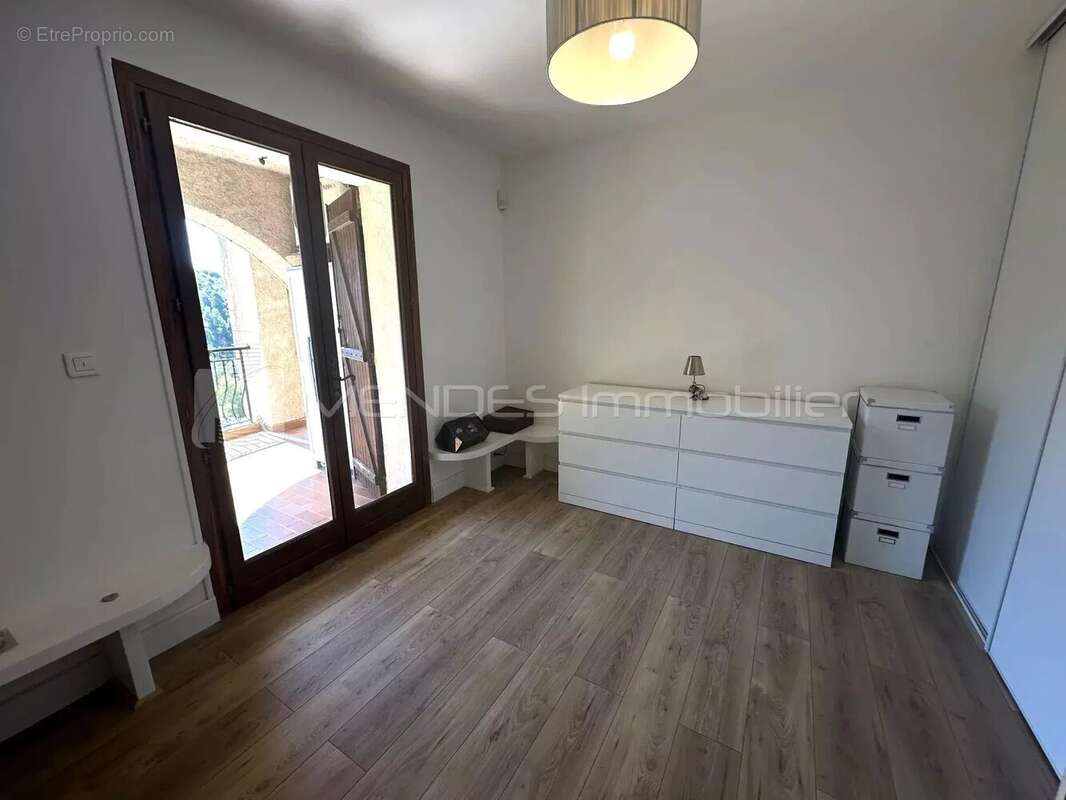 Appartement à EZE