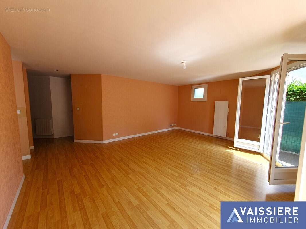 Maison à VOISINS-LE-BRETONNEUX