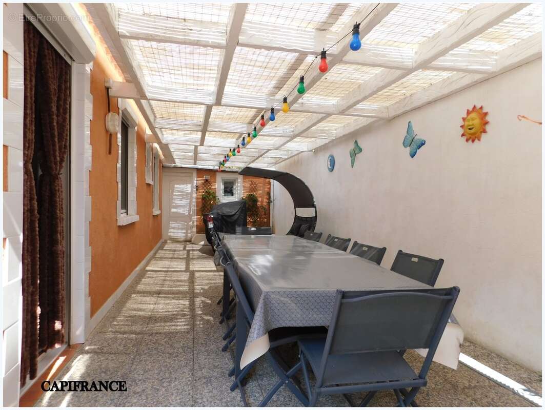 LE VAL (83) Maison de plain-pied rénovée avec photovoltaïque, terrain plat et garage - photo 16
