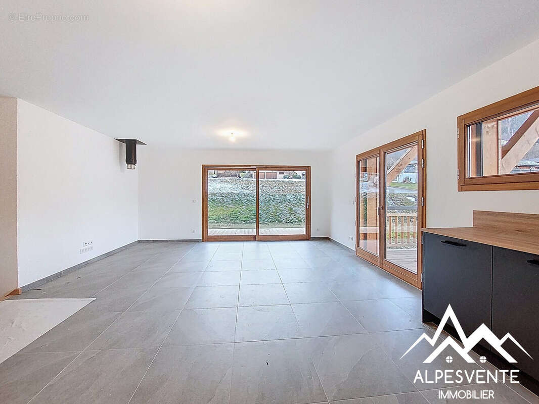 Appartement à ESSERT-ROMAND